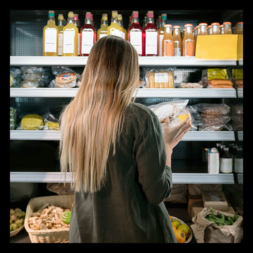 noon_grab_lunch woman at the grocery store